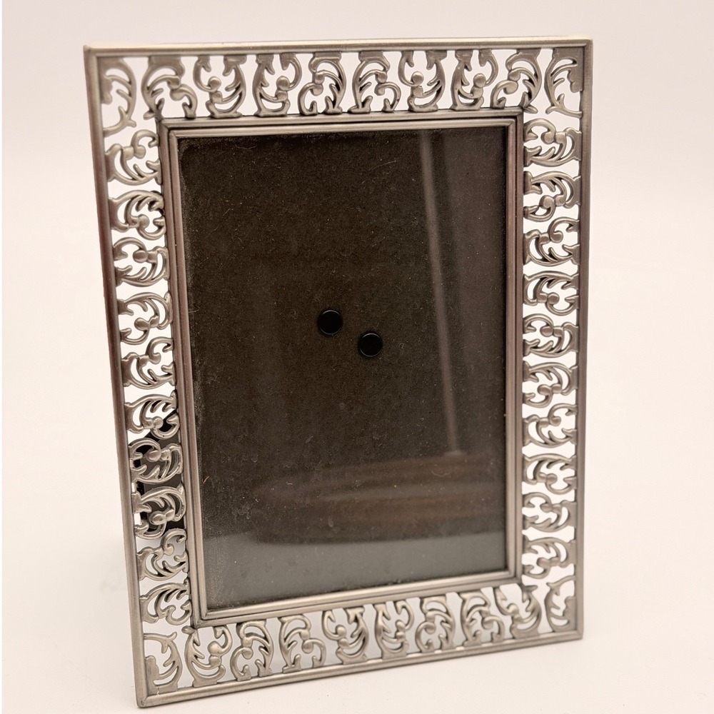 Vintage Style Silver Metal Filigree Scrollwork 4x6 Tabletop Picture Frame